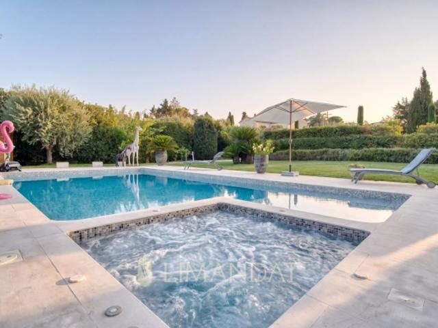 La Colle sur Loup Villa neo provencale 292 m2 4 chambres