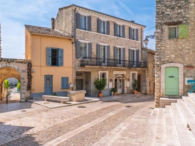 LA COLLE SUR LOUP LUXUEUSE MAISON DE VILLAGE DE 200 m2