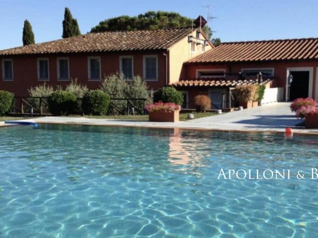 La Corte con maneggio e piscina, Lucca Toscana 1996m² Capannori