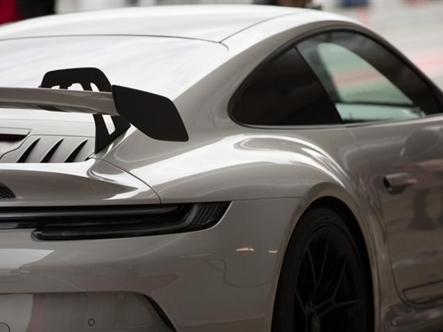 LA CÔTE MODERNE AUTOGARAGE WIRD WIEDER AUFGEBAUT