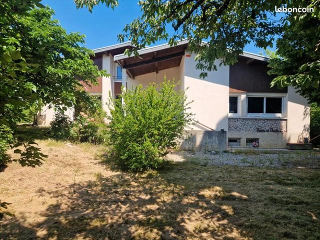 LA COTE SAINT ANDRE Secteur recherché Propriété de 130 m² habitables – 5.034 m² de terrain en partie CONSTRUCTIBLE PRODUIT RARE