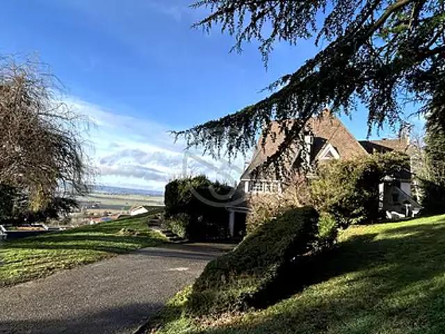 La Côte Saint André 38260 Achat / Vente maison 8 pièces t8 au dernier étage
