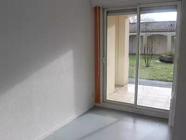 La Couronne 16400 Location appartement 1 pièce t1 parking