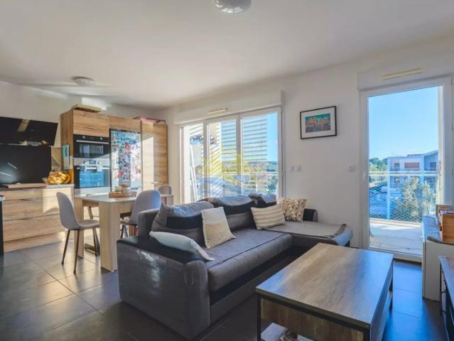 LA COURONNE APPARTEMENT TYPE 3 CENTRE VILLAGE