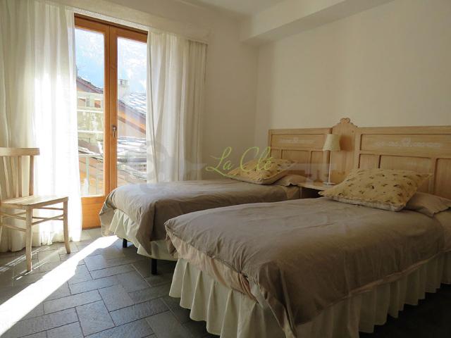 La Clé immobiliare e servizi propone appartamento quadrilocale in affitto a Centro Courmayeur rif. A205