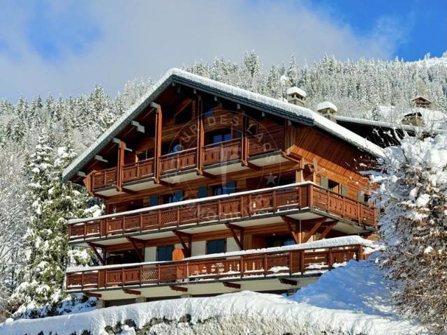 LA CLUSAZ Immeuble de 4 appartements à 2 pas des pistes de ski