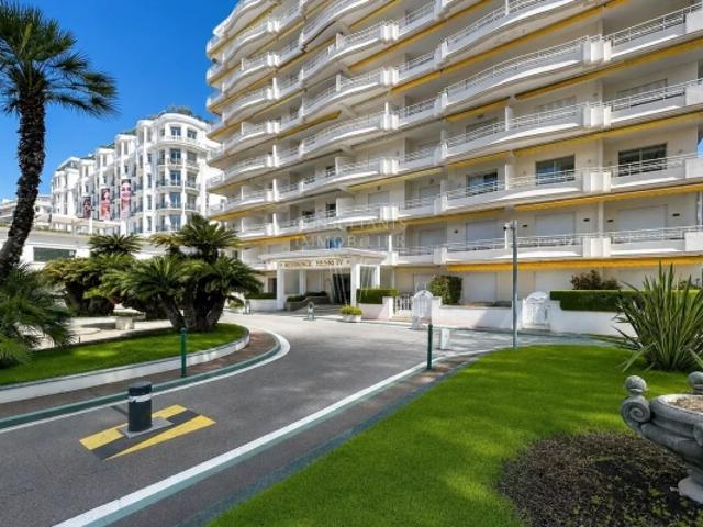 LA CROISETTE. LUXUEUX APPARTEMENT/TERRASSE