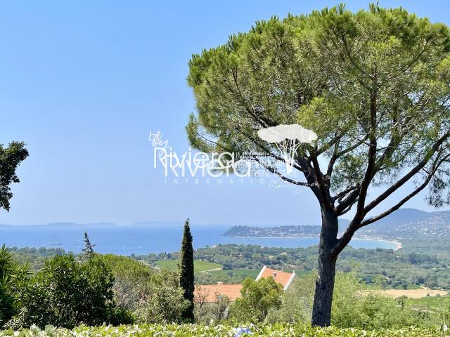LA CROIX VALMER VUE MER Propriété au charme provençal.