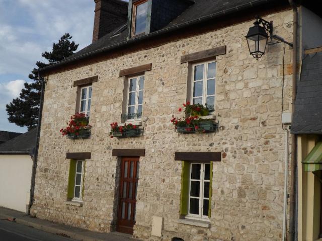 LA CROIX SAINT LEUFROY Maison 5 pièces