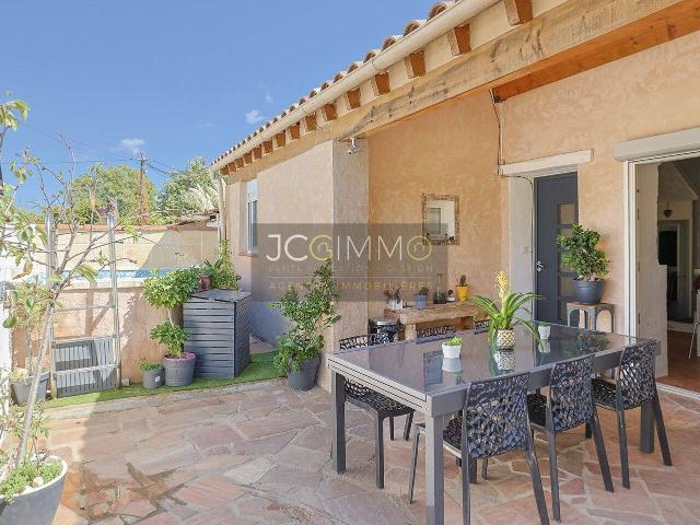 LA CRAU Maison avec piscine 71 m² T3 2 chambres + bureau