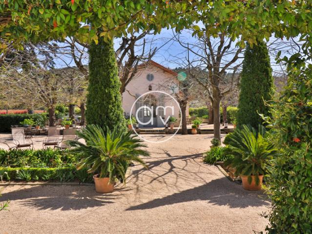 La Crau Hyeres: Bastide du XIXème siècle au milieu d'un vig