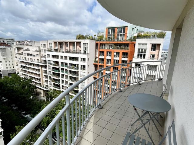 LA DEFENSE MEUBLE BALCON PARKING