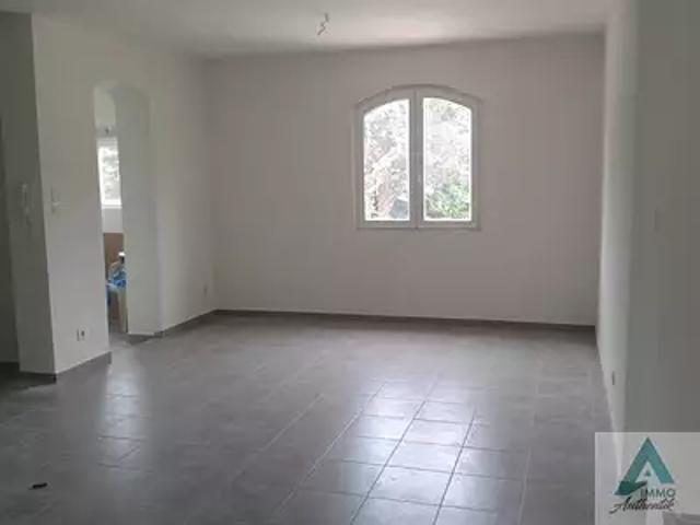 La Destrousse 13112 Location appartement 3 pièces t3 au dernier étage