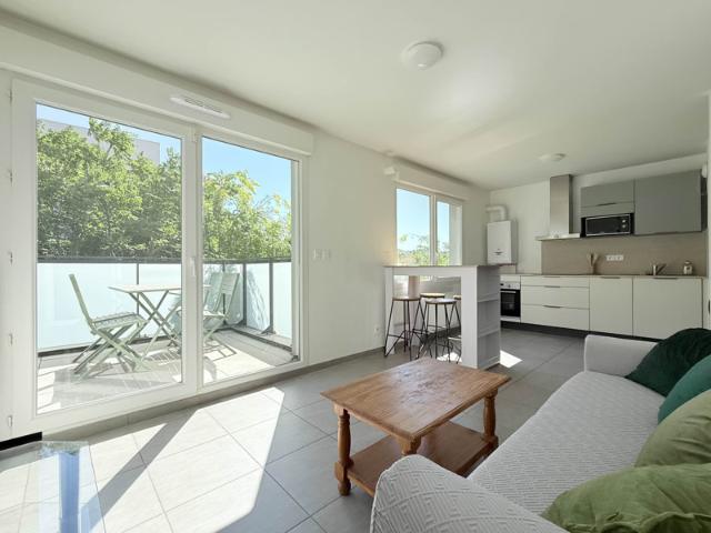 La Doua T2 meublé 44 m2 avec terrasse et garage