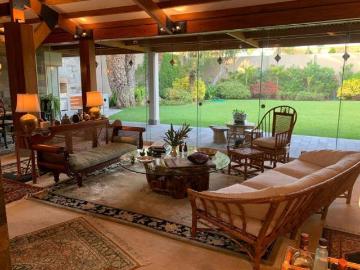 LA ENCANTADA DE VILLA: CASA DE 1547M2 CON JARDINES AMPLIOS EN VENTA