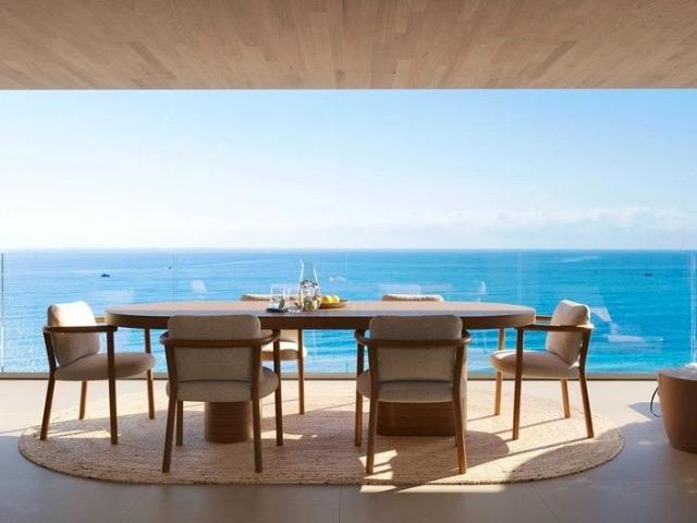 LA EXCLUSIVIDAD EN SU MÁXIMA EXPRESIÓN, A ESCASOS METROS DE LA PLAYA DE CARVAJAL, CON VISTAS AL MAR