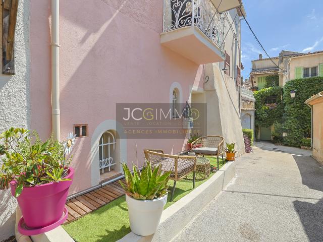 LA FARLÈDE MAISON DE VILLE T4 DE 111m2 2 AVEC TERRASSE ET BALCON