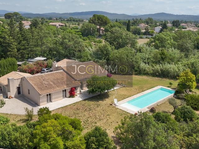 La Farlède Maison de plain pied de 177 m2 3 suites Double Garage 41 m2 Terrain 2713 m2