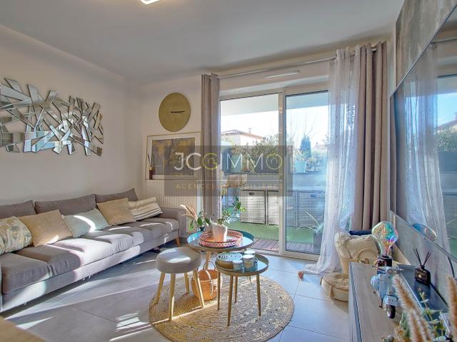 LA FARLEDE Résidence Terre d'Elyssa Au rez de chaussée surélevé Appartement T2 de 39.75m2 avec terrasse de 22.69m2, garage
