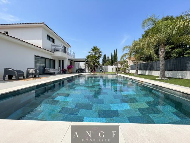 LA FARLEDE Villa contemporaine d'exception 4CH avec piscine Bali