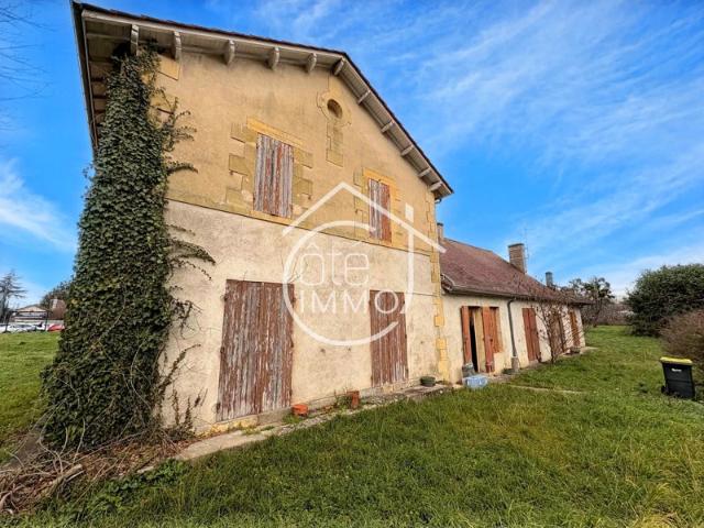 LA FORCE: Ensemble immobilier 8 pièces de 244m² à rénover