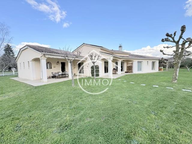 LA FORCE: Maison de plain pied 6 pièces de 166m² avec jardin et piscine