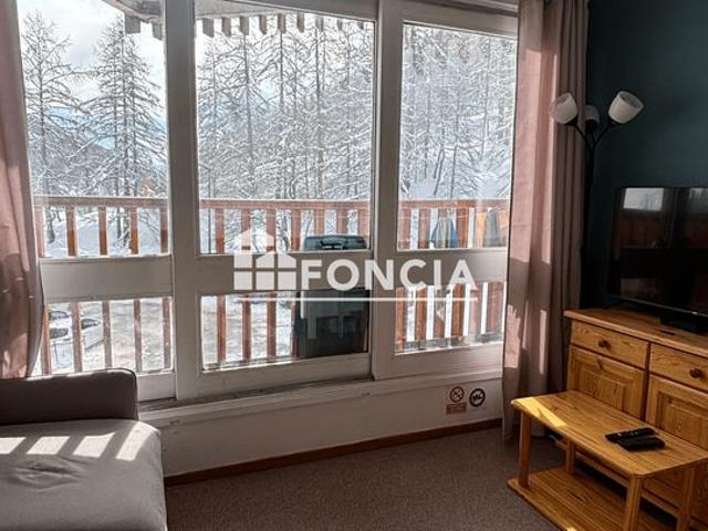 La foux d'allos residence les aiguilles, grand studio 4 couchages idealement place, tres jolie vue, cave et casier a ski