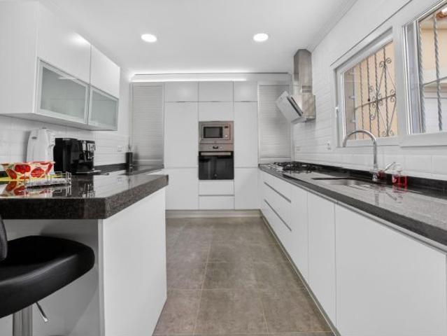 La Florida Encantador Chalet independiente de 3 dormitorios con piscina privada, garaje cerrado y