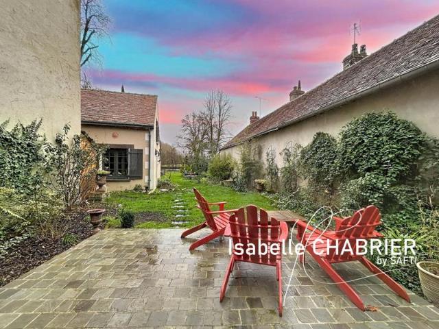 La Flèche centre. Maison avec jardin et vue Loir