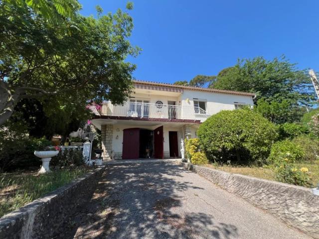 LA GARDE Villa sur 642 m2 de terrain
