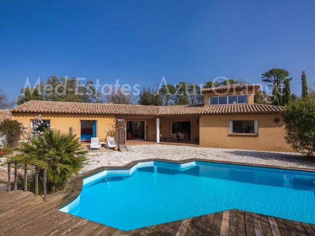 La Garde Freinet | Maison avec piscine et dépendances à prox. 248m² La Garde Freinet