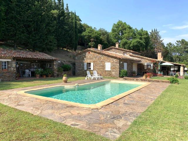 La Garde Freinet – Charmante maison en pierre avec vue panor. 156m² La Garde Freinet