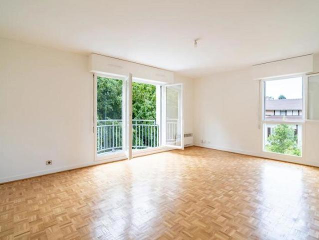 La Garenne Colombes – 96 m² au calme, balcon sur verdure, à 5 min de la gare des Vallées