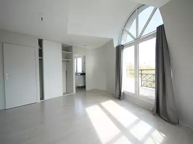 La Garenne Colombes 92250 Location appartement 1 pièce t1 au dernier étage cave