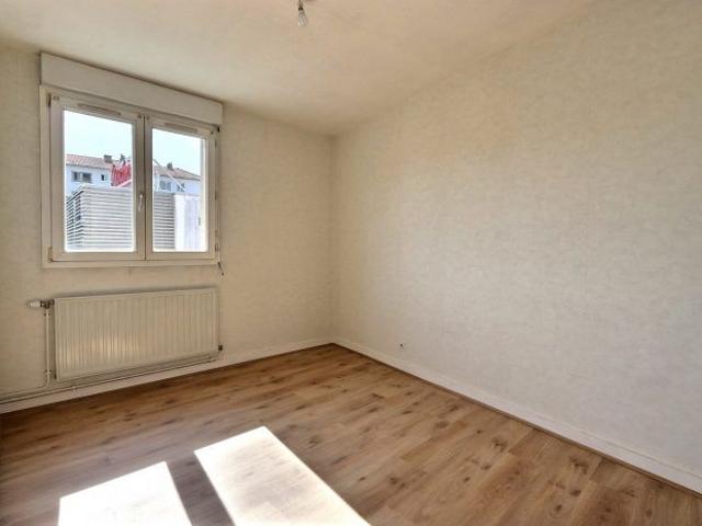LA GLACIERE LES BUGHES Appartement Clermont Ferrand 5 piece s 80 m2 garage
