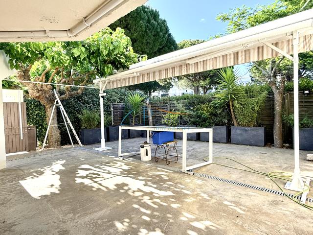 LA GRANDE MOTTE 2 PIÈCES CABINE AVEC GRANDE TERRASSE PARKING