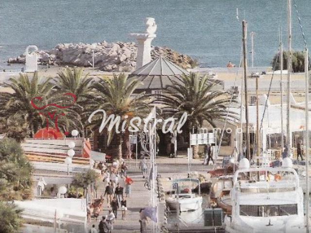 LA GRANDE MOTTE A VENDRE FOND DE COMMERCE PROCHE QUAI D'HONNEUR