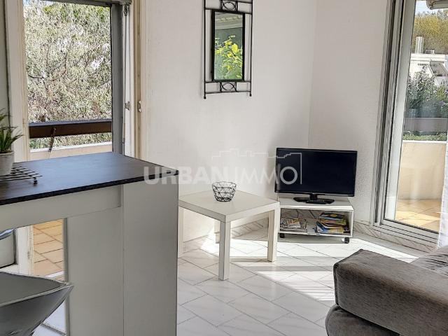 LA GRANDE MOTTE T2 MEUBLE PARKING PISCINE DANS RESIDENCE