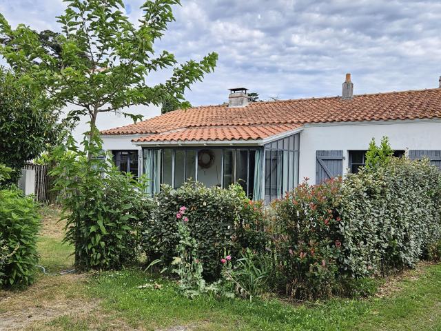 La Guérinière, à toute proximité du bois des Eloux, jolie maison disposant de 4 chambres