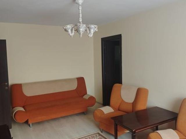 La închiriere,apartament cu trei camere