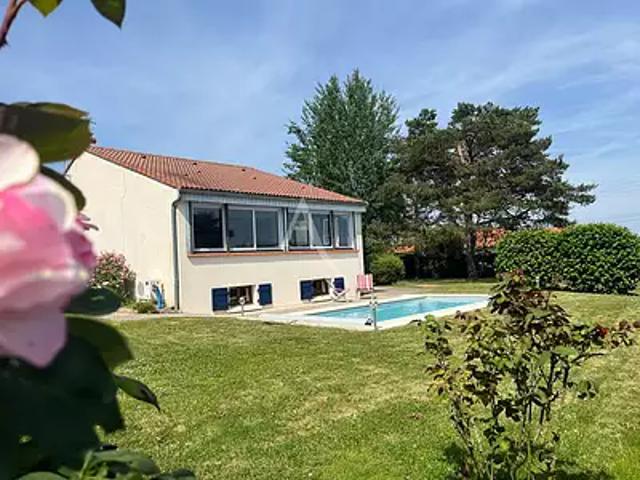 La Jumellière 49120 Achat / Vente maison 6 pièces t6 au dernier étage piscine