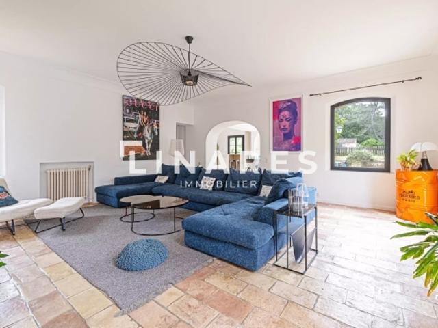 LA JUNE Maison de 209 m2 Terrain 2000m2 13080 Luynes