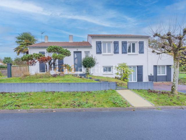 Maison familiale 160m² 4 chambres Jardin garage La Limouzinière Proche commodités