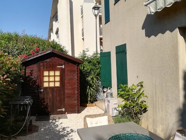 LA LONDE APPARTEMENT EN REZ DE JARDIN