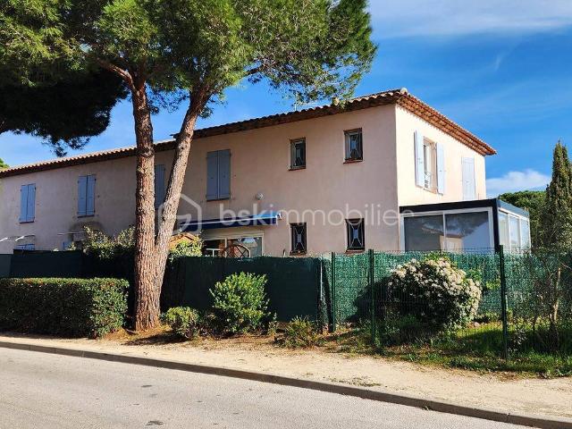 LA LONDE LES MAURES Studio avec terrasse et parking privatif