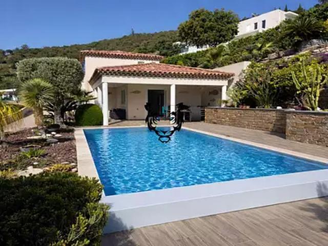La Londe les Maures 83250 Achat / Vente maison 4 pièces t4 au dernier étage piscine