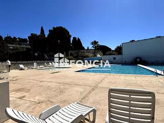 La Londe les Maures 83250 Achat / Vente appartement 2 pièces t2 au dernier étage piscine