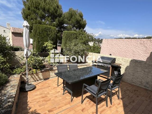 LA MADRAGUE Bel appartement T4 en DUPLEX ouvrant sur deux grandes terrasses, parking collectif