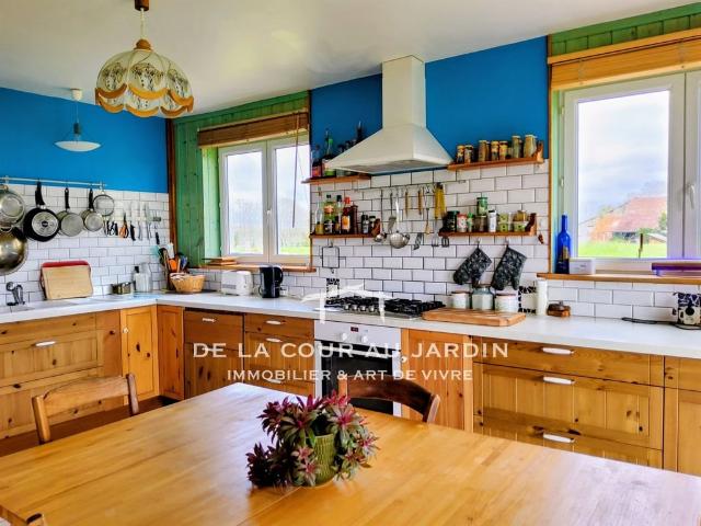 La maison voyage: un belvédère entre bois et lumière. 165m² Eymouthiers