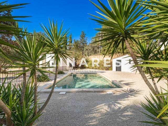 LA MAJESTUEUSE Villa T8 de 305m² dont une dépendance T3 de 35m² Piscine Enclos pour chevaux Terrain de 4000m² 13011 EOURES